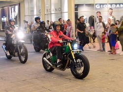 Momen Riding Jokowi Saat Salip Motor Kaesang