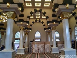 Wow, Masjid di Blitar Ini Bawa Gubernur Khofifah Sampai Madinah