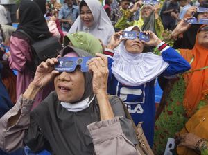 Serba-serbi Kacamata Gerhana Matahari dan Cara Membuatnya Serba-serbi Kacamata Gerhana Matahari dan Cara Membuatnya