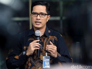 Febri Diansyah Dampingi 896 Korban KSP Indosurya Ajukan Gugatan Ganti Rugi Febri Diansyah Dampingi 896 Korban KSP Indosurya Ajukan Gugatan Ganti Rugi