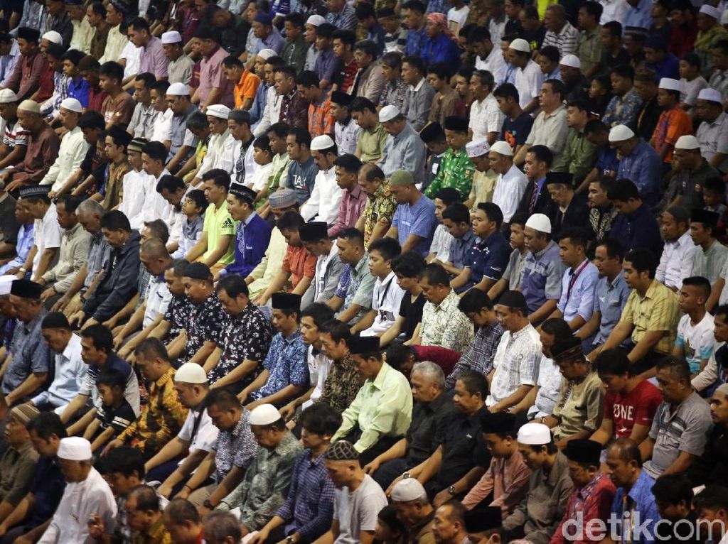 Melihat Salat Gerhana di Sejumlah Daerah di Indonesia Melihat Salat Gerhana di Sejumlah Daerah di Indonesia