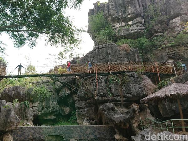 Foto: Seru-seruan di Labirin Batu Trenggalek