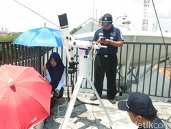 Turis-Warga yang Ingin Lihat Gerhana di Bali Diimbau Pakai Kacamata