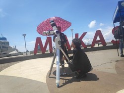 Warga Makassar Antusias Menunggu Gerhana Matahari Cincin