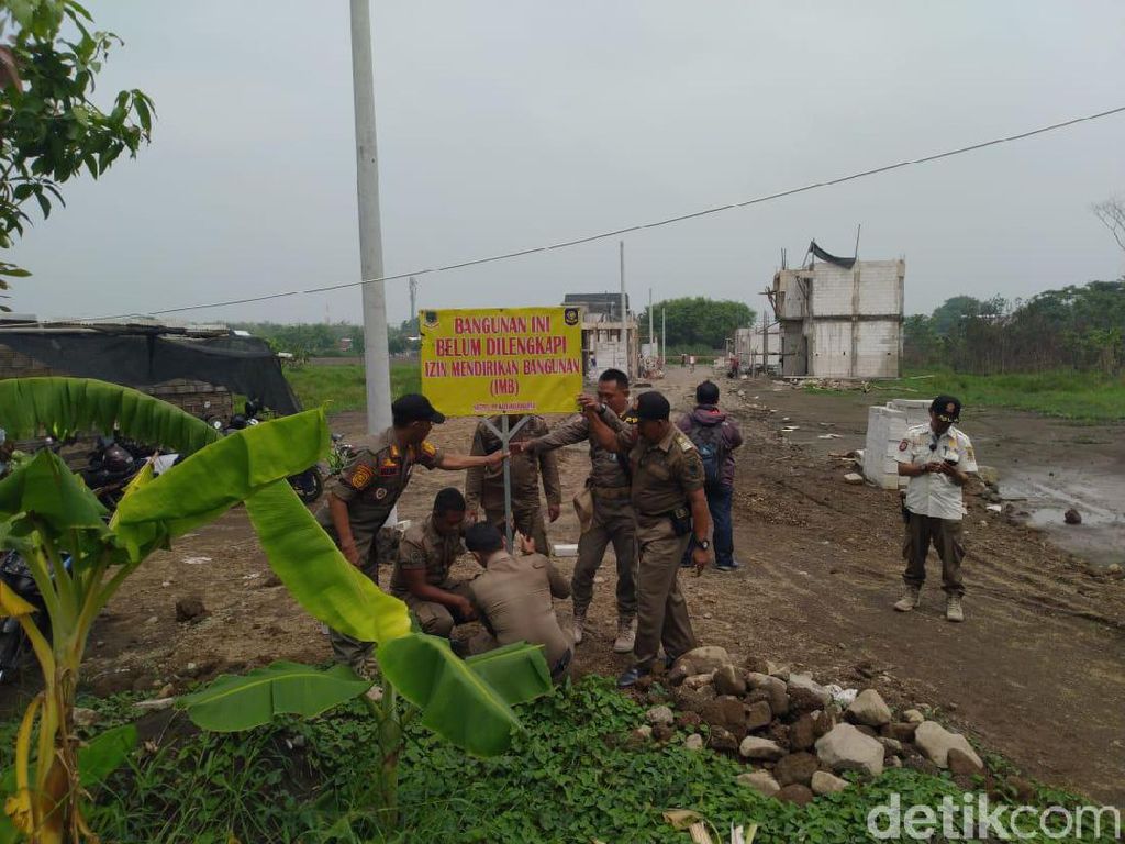 Proyek Perumahan Tak Ber-IMB di Kota Mojokerto Disegel Proyek Perumahan Tak Ber-IMB di Kota Mojokerto Disegel