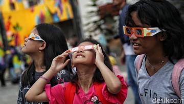 Gerhana Matahari Total 12 Agustus, Begini Cara Aman Melihatnya
