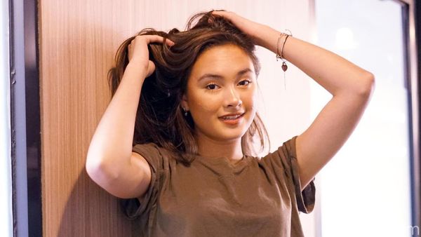 Murah Senyummu Itu Lo... Caitlin Halderman