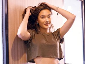 Murah Senyummu Itu Lo... Caitlin Halderman Murah Senyummu Itu Lo... Caitlin Halderman