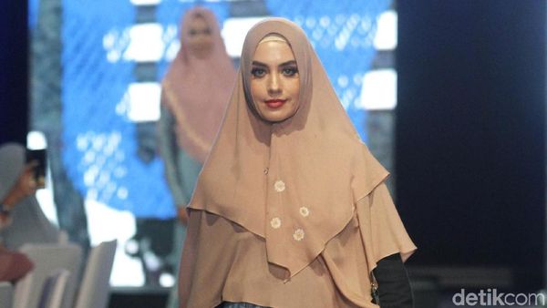 15 Koleksi Busana Muslim Syari untuk Liburan dari Si.Se.Sa