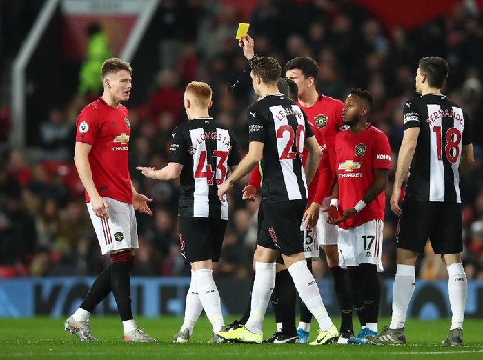 MANCHESTER, ENGLAND - DECEMBER 26: Match Referee Kevin Friend shows a yellow card to Scott McTominay of Manchester United during the Premier League match between Manchester United and Newcastle United at Old Trafford on December 26, 2019 in Manchester, United Kingdom. (Photo by Clive Brunskill/Getty Images)