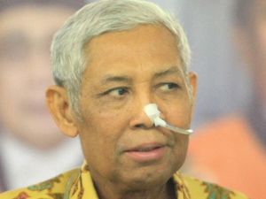 Luar Biasa! Hakim Agung Ini Tetap Bekerja Meski Hidung Masih Dililit Selang Luar Biasa! Hakim Agung Ini Tetap Bekerja Meski Hidung Masih Dililit Selang