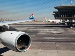 Kaus Ular Bikin Bocah 10 Tahun Dicegat Saat Mau Naik Pesawat