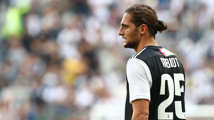 TURIN, ITALY - SEPTEMBER 28:  Adrien Rabiot of Juventus looks on during the Serie A match between Juventus and SPAL at Allianz Stadium on September 29, 2019 in Turin, Italy.  (Photo by Marco Luzzani/Getty Images)