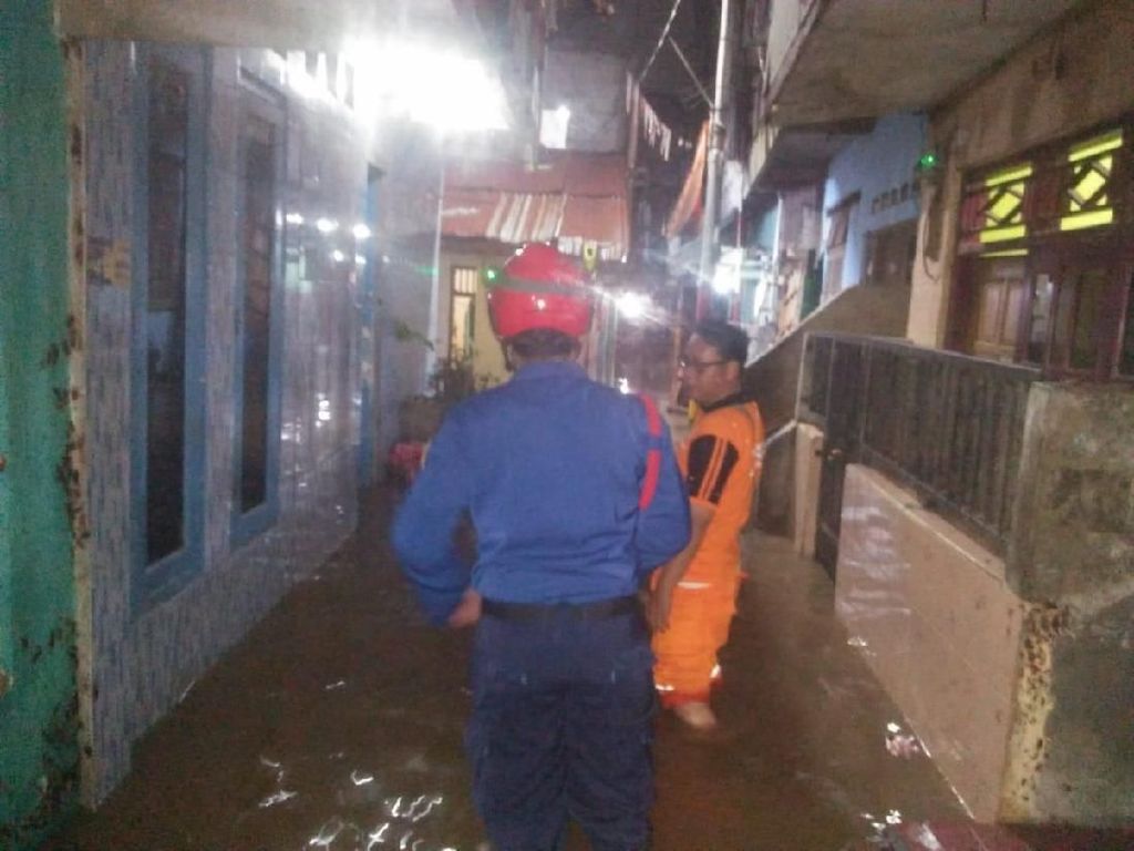 Imbas Hujan Deras, Permukiman di Kampung Melayu-Cawang Terendam Banjir