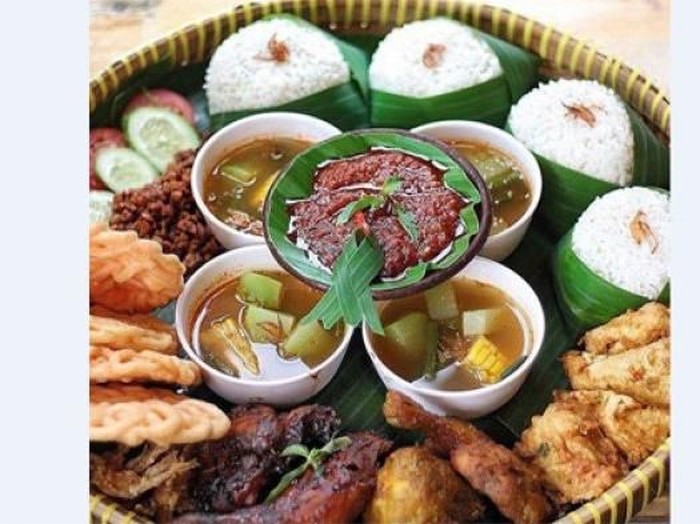 Raos Pisan! Makan Nasi Liwet Di Garut Dikala Liburan Bareng Keluarga