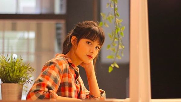 Kulineran Lania Fira, Wanita Cantik yang Diisukan Pacar Ariel NOAH
