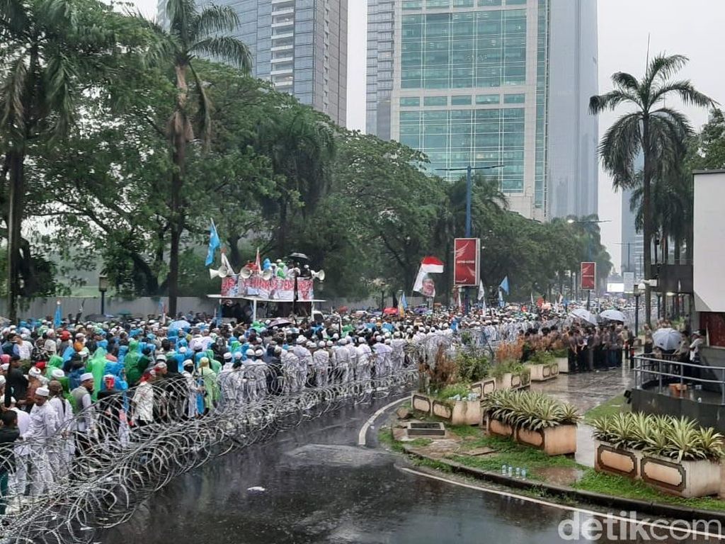 Demo Kedubes, Massa Desak China Kembalikan Hak Muslim Uighur Demo Kedubes, Massa Desak China Kembalikan Hak Muslim Uighur