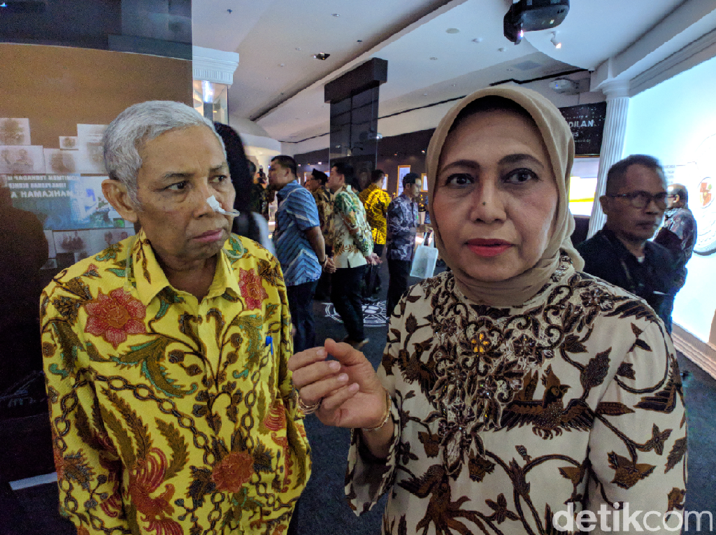 Hakim Agung Takdir Cerita Kesetiaan Istri yang Merawatnya Selama Sakit Hakim Agung Takdir Cerita Kesetiaan Istri yang Merawatnya Selama Sakit