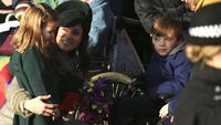 Foto: Momen Manis Putri Charlotte Memeluk Wanita Difabel di Hari Natal