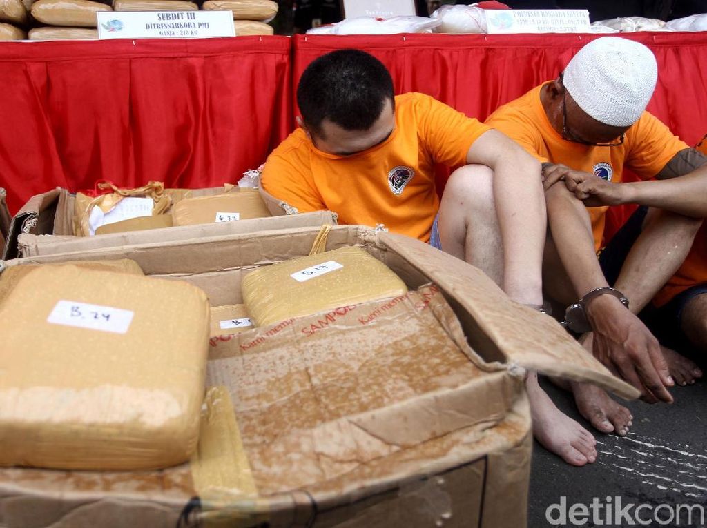 Barang Bukti Hingga Pelaku Narkoba Diamankan Polda Metro Jaya Barang Bukti Hingga Pelaku Narkoba Diamankan Polda Metro Jaya