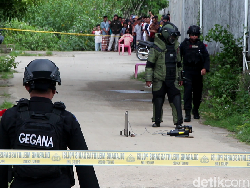 Polisi Pastikan Benda Mirip Dinamit di Trans Sulawesi Barru Bukan Bom