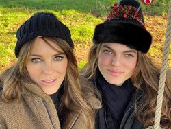Selfie Bareng, Elizabeth Hurley Seperti Kembar dengan Anak Lelakinya