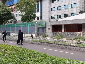 Jelang Aksi Bela Muslim Uighur, 3 Water Cannon Siaga di Kedubes China Jelang Aksi Bela Muslim Uighur, 3 Water Cannon Siaga di Kedubes China