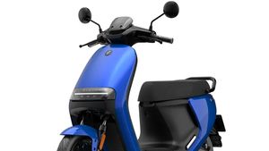 Tampang Skuter Listrik yang Bisa Berdiri Sendiri Tanpa Standar