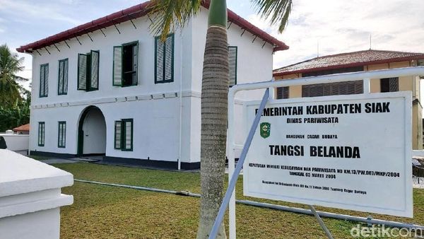 Mengunjungi Bangunan Cagar Budaya di Siak Riau
