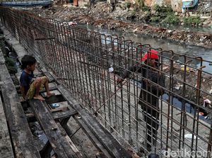 Tanggul, Bentengi Kampung Rawa Johar Baru dari Banjir Tanggul, Bentengi Kampung Rawa Johar Baru dari Banjir