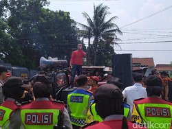 Pelantikan 92 Panwascam di Cianjur Diwarnai Aksi Unjuk Rasa
