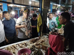 Jelang Tahun Baru, Tim Satgas Pangan Bojonegoro Sidak Pasar