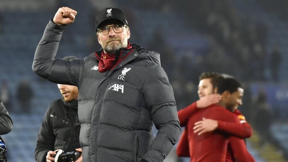 Juergen Klopp enggan jemawa setelah Liverpool unggul 13 poin usai menggasak Leicester City. (Foto: Rui Vieira / AP Photo)
