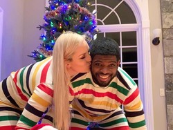 Atlet Ski Es Cantik Dobrak Tradisi, Melamar Kekasihnya & Beri Cincin