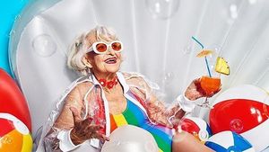 Berusia 90 Tahun, Nenek Kekinian Ini Eksis Jadi Selebgram yang Doyan Makan