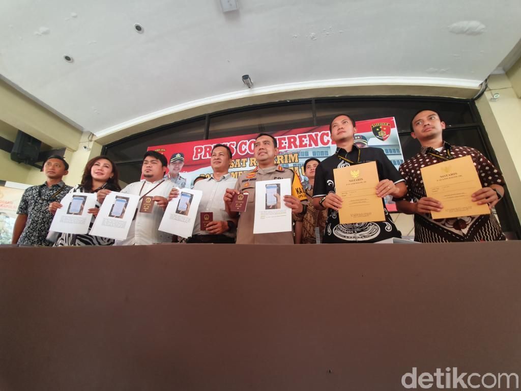 Sempat Buron, WN China Bos Fintech Ilegal di Jakut Ditangkap Polisi Sempat Buron, WN China Bos Fintech Ilegal di Jakut Ditangkap Polisi