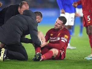 Liverpool Pesta Gol, Henderson Cedera