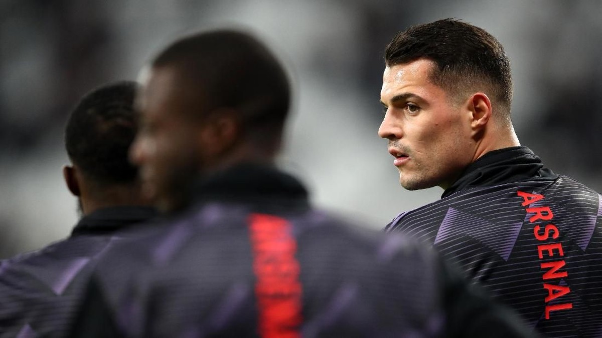 Manajer Arsenal Mikel Arteta yakin Granit Xhaka akan bertahan. (Foto: Julian Finney / Getty Images)