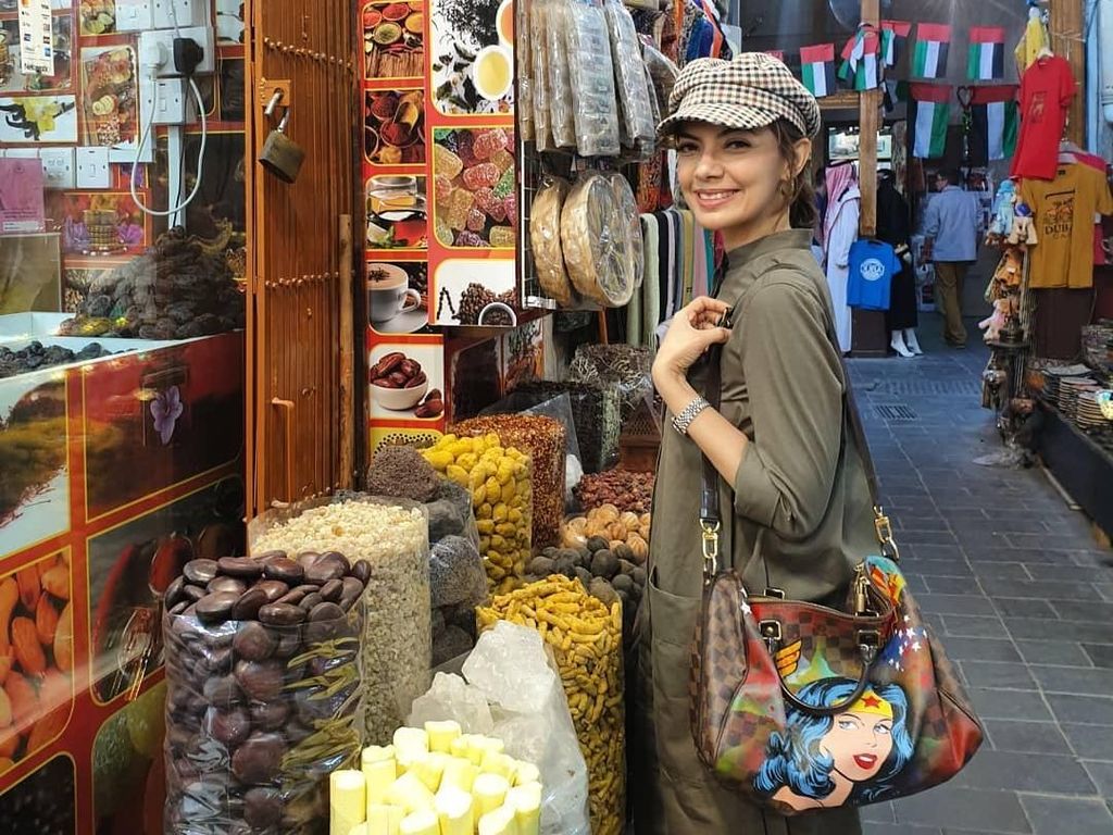Liburan di Dubai, Tas Louis Vuitton Najwa Shihab Bikin Netizen Salfok Liburan di Dubai, Tas Louis Vuitton Najwa Shihab Bikin Netizen Salfok