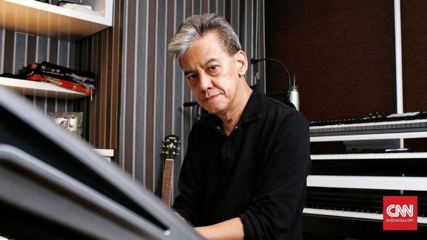 Fariz RM suatu kali diminta untuk membantu menggarap sebuah musik buatan seorang Presiden.