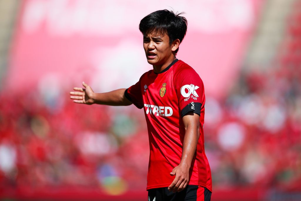 MALLORCA, SPAIN - OCTOBER 06: Takefusa Kubo of RCD Mallorca make orders to his teammates during the Liga match between RCD Mallorca and RCD Espanyol at Iberostar Estadi on October 06, 2019 in Mallorca, Spain. (Photo by Eric Alonso/Getty Images)