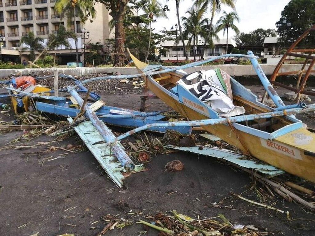 Potret Kerusakan Akibat Topan Phanfone yang Menghantam Filipina Potret Kerusakan Akibat Topan Phanfone yang Menghantam Filipina