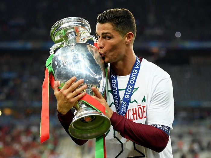 PARIS, FRANCE - JULY 10:  Cristiano Ronaldo of Portugal kisses the Henri Delaunay trophy to celebrate after their 1-0 win against France in the UEFA EURO 2016 Final match between Portugal and France at Stade de France on July 10, 2016 in Paris, France.  (Photo by Matthias Hangst/Getty Images)