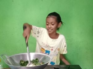 Centil dan Kocak Penyanyi Dangdut Cilik, Bunga Salsabila yang Jago Masak