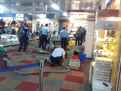 Hujan Deras, Ruang Tunggu Bandara Halim Banjir!