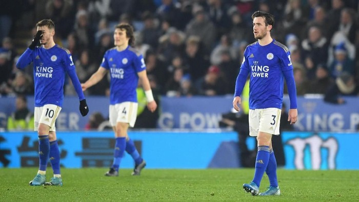 LEICESTER, ENGLAND - DECEMBER 26: Ben Chilwell of Leicester City and teammates look dejected during the Premier League match between Leicester City and Liverpool FC at The King Power Stadium on December 26, 2019 in Leicester, United Kingdom. (Photo by Michael Regan/Getty Images)