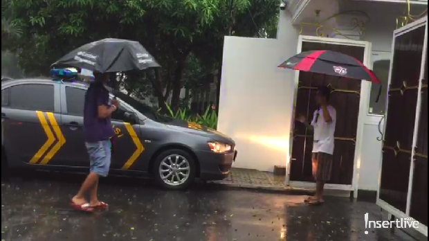 Rumah Iis Dahlia dijaga Polisi