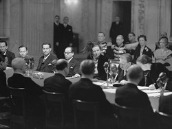 Ratu Belanda Teken Penyerahan Kedaulatan, Indonesia Harus Bayar Mahar