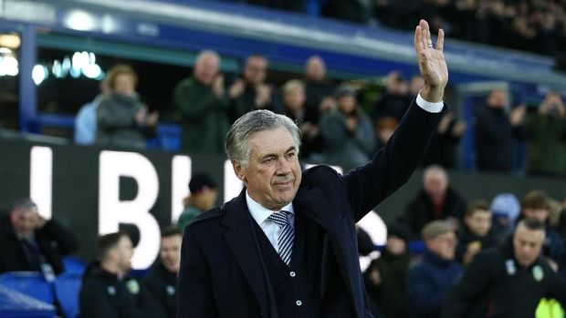 LIVERPOOL, ENGLAND - DECEMBER 26: Everton Manager, Carlo Ancelotti waves to the fans during the Premier League match between Everton FC and Burnley FC at Goodison Park on December 26, 2019 in Liverpool, United Kingdom. (Photo by Jan Kruger/Getty Images)
