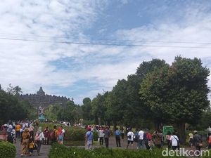 Foto: Keramaian Candi Borobudur di Akhir Tahun